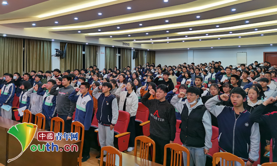 中南財經(jīng)政法大學(xué)研支團在咸豐職校開講團課